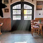 Hostinec U Pejska A Kocicky Guest house