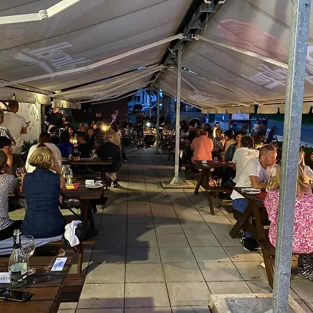 Hostinec U Pejska A Kocicky Guest house 3*