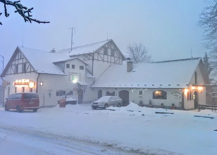 Hostinec U Pejska A Kocicky 3*